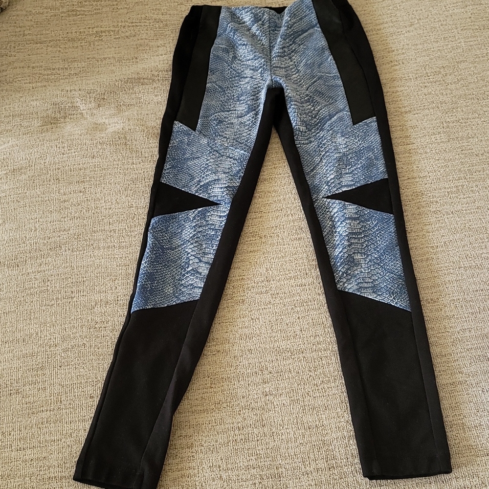 Venus leggings black with blue snake faux leather
